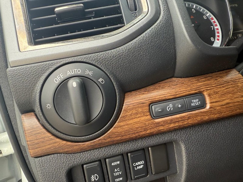 Nissan Titan Vehicle Image 20