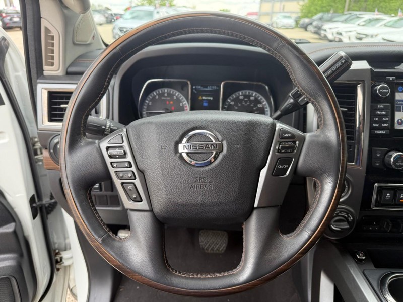 Nissan Titan Vehicle Image 22