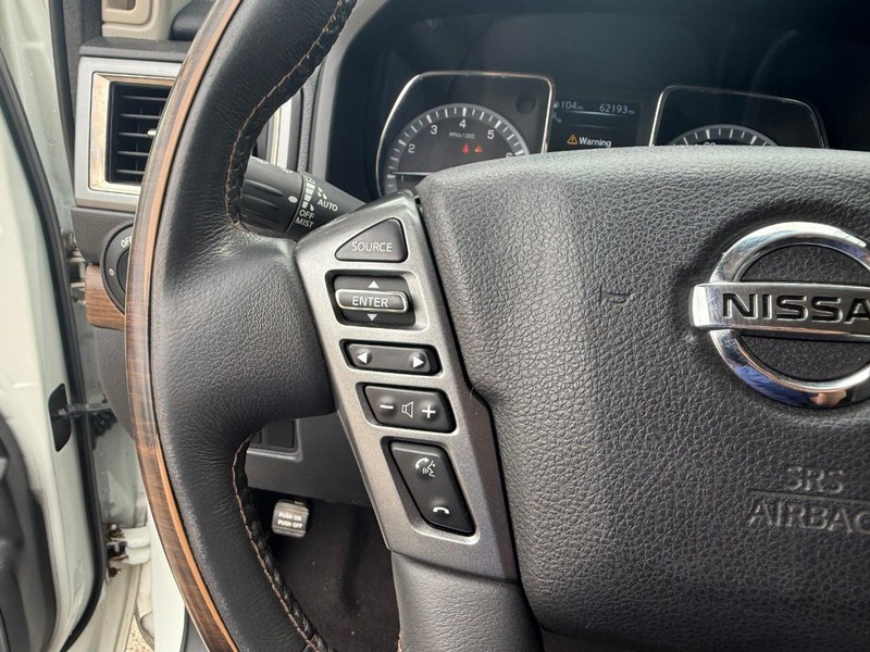 Nissan Titan Vehicle Image 23