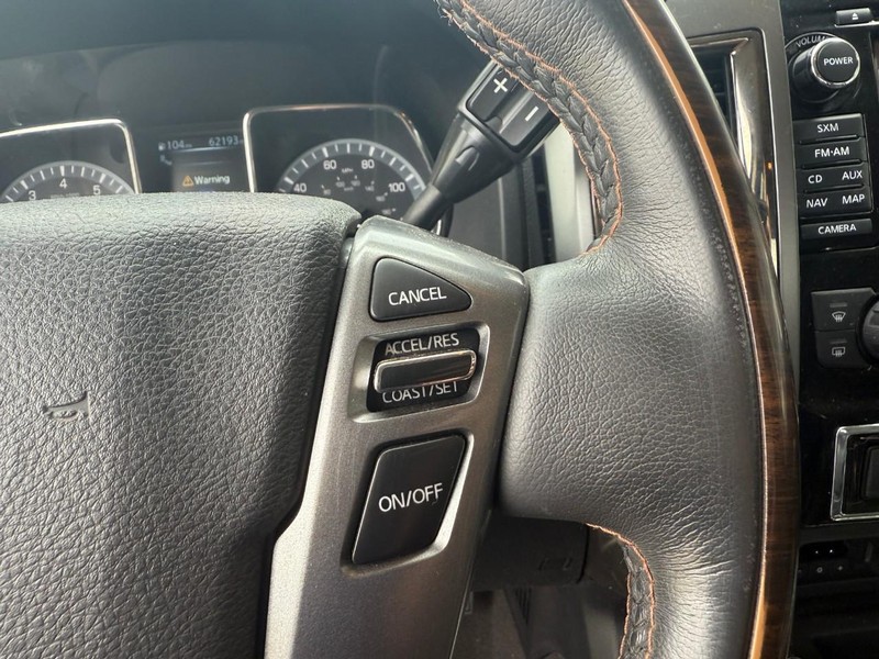Nissan Titan Vehicle Image 24
