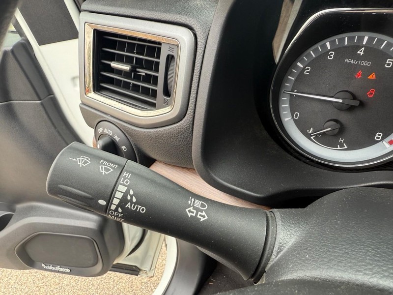 Nissan Titan Vehicle Image 25
