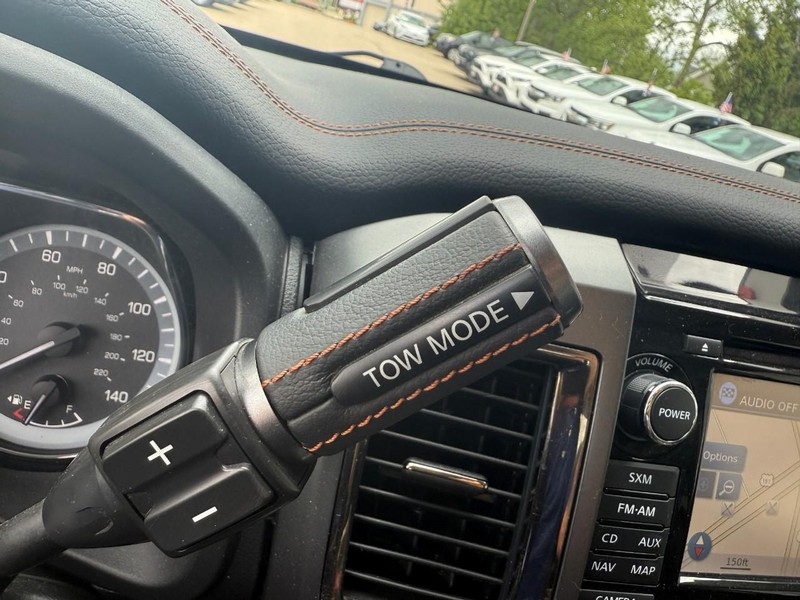 Nissan Titan Vehicle Image 26