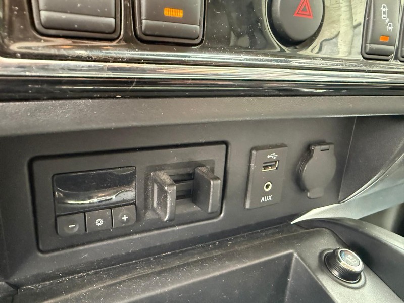 Nissan Titan Vehicle Image 30