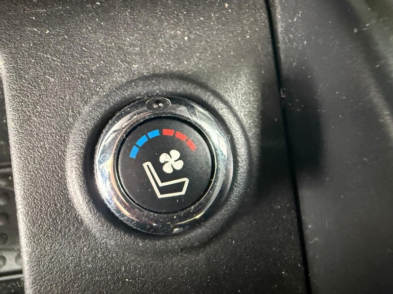 Nissan Titan Vehicle Image 31