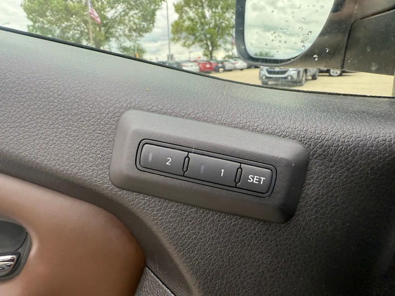 Nissan Titan Vehicle Image 33