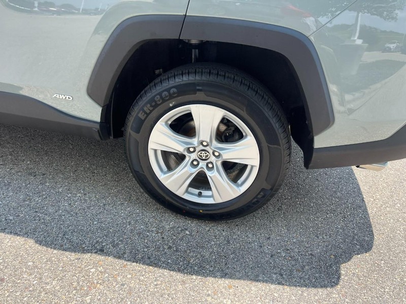 Toyota RAV4 Hybrid Vehicle Image 05