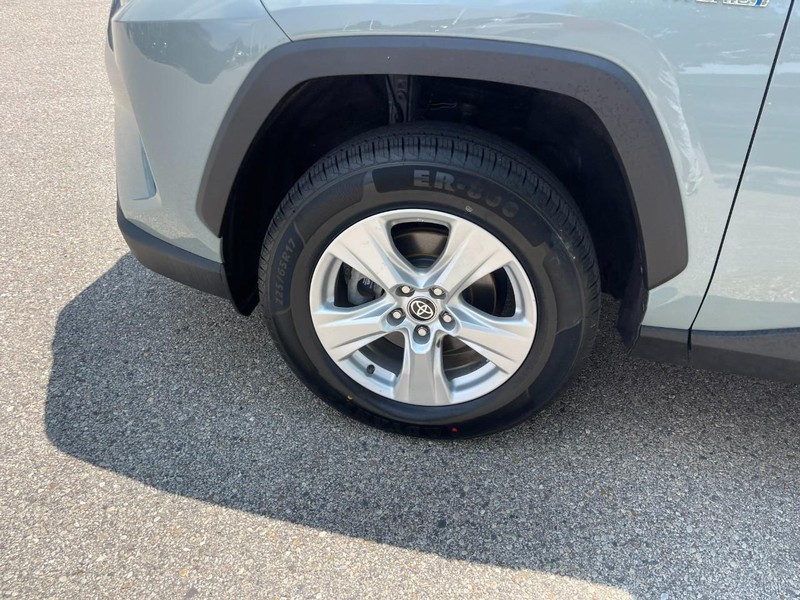 Toyota RAV4 Hybrid Vehicle Image 06