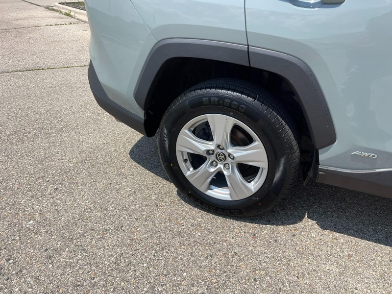 Toyota RAV4 Hybrid Vehicle Image 08