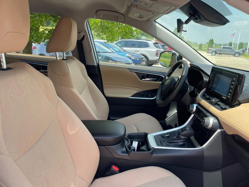 Toyota RAV4 Hybrid Vehicle Image 10