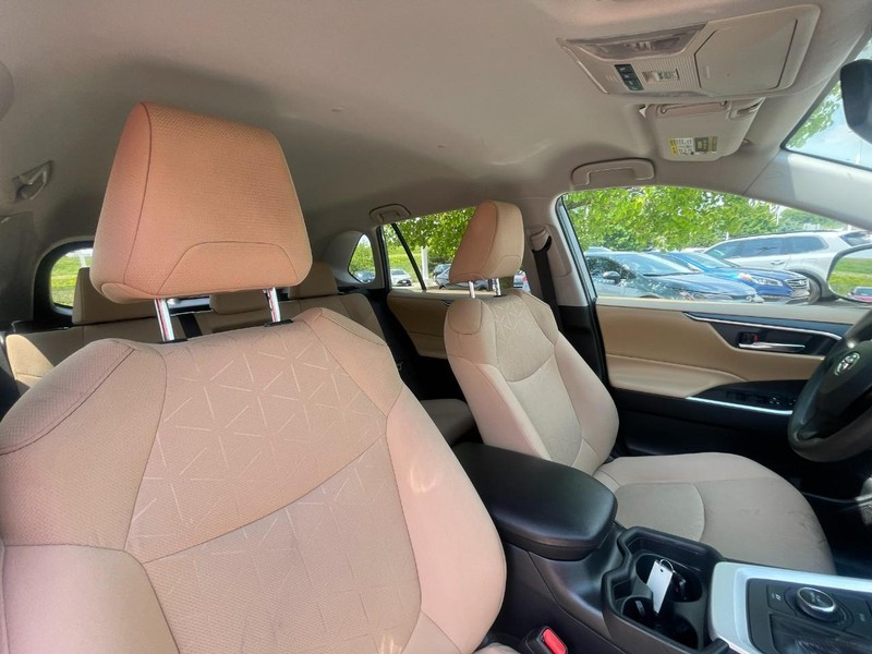 Toyota RAV4 Hybrid Vehicle Image 11