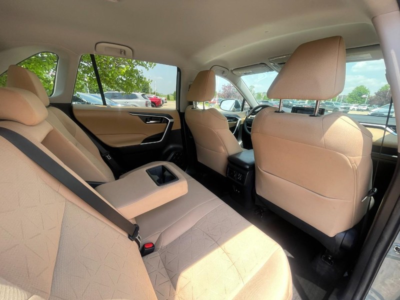 Toyota RAV4 Hybrid Vehicle Image 14