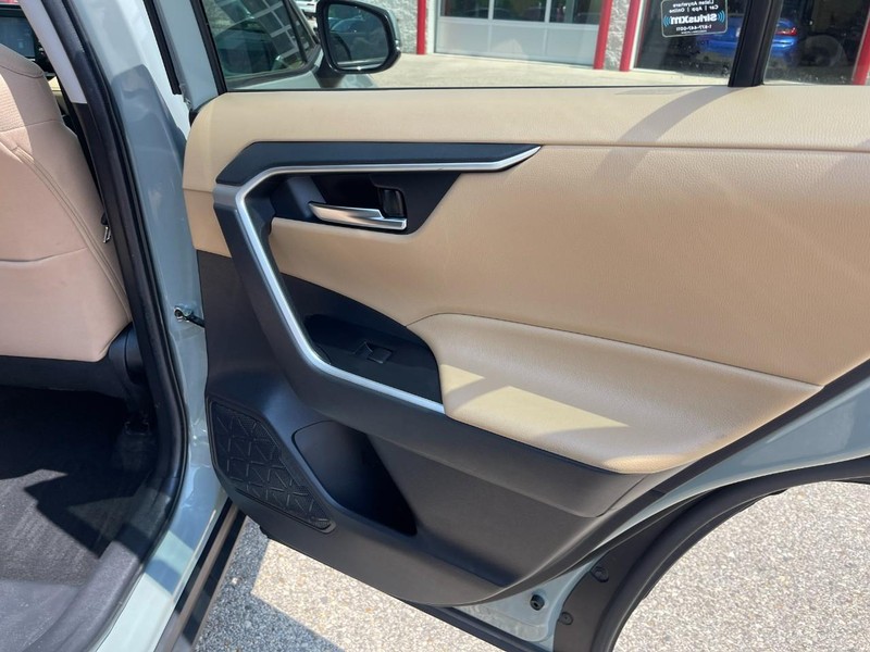 Toyota RAV4 Hybrid Vehicle Image 15