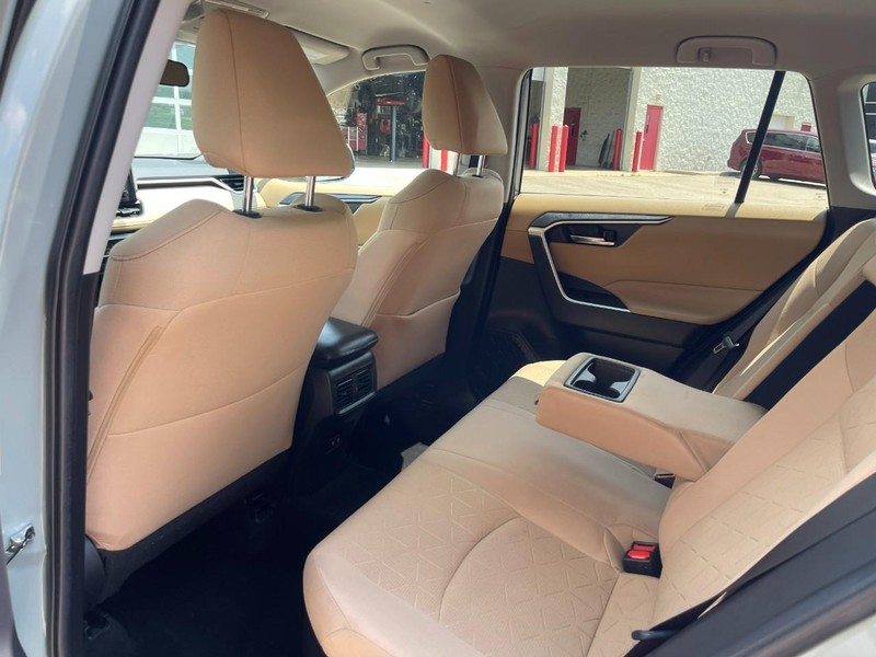 Toyota RAV4 Hybrid Vehicle Image 17