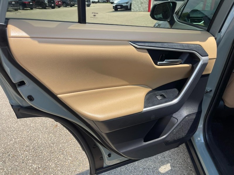 Toyota RAV4 Hybrid Vehicle Image 18