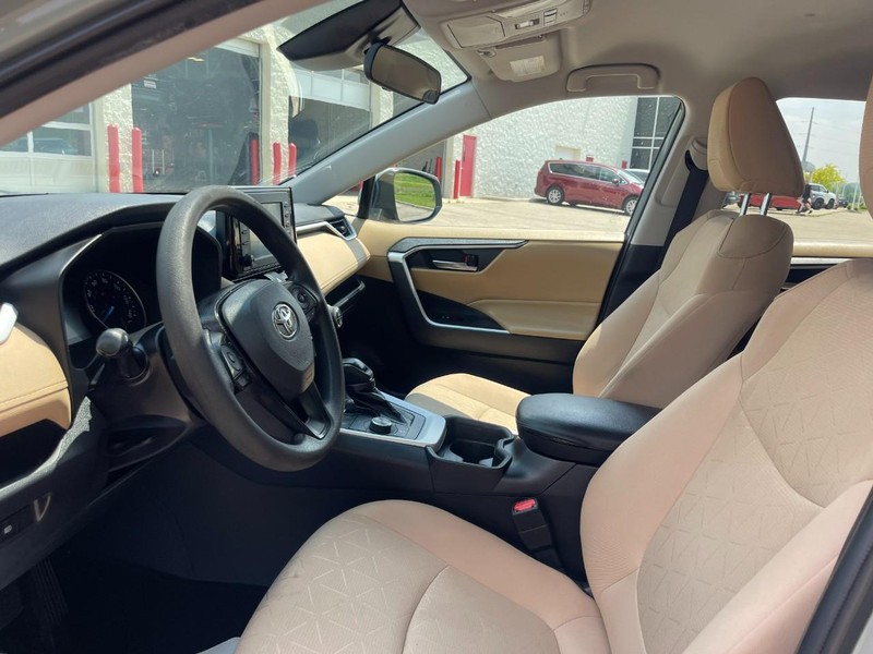 Toyota RAV4 Hybrid Vehicle Image 19