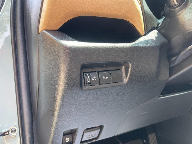 Toyota RAV4 Hybrid Vehicle Image 22