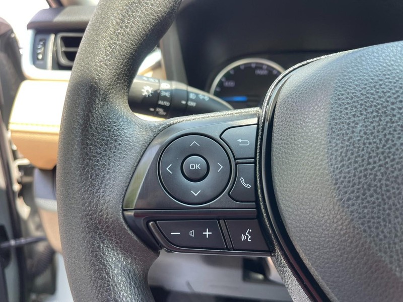 Toyota RAV4 Hybrid Vehicle Image 24