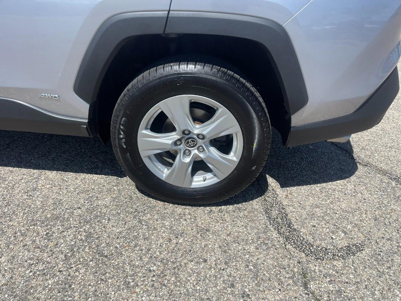 Toyota RAV4 Hybrid Vehicle Image 06