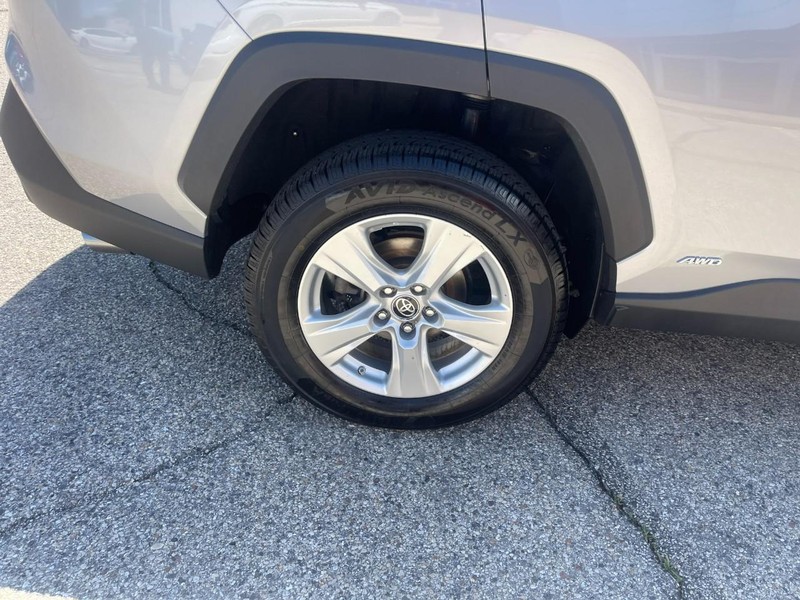 Toyota RAV4 Hybrid Vehicle Image 09
