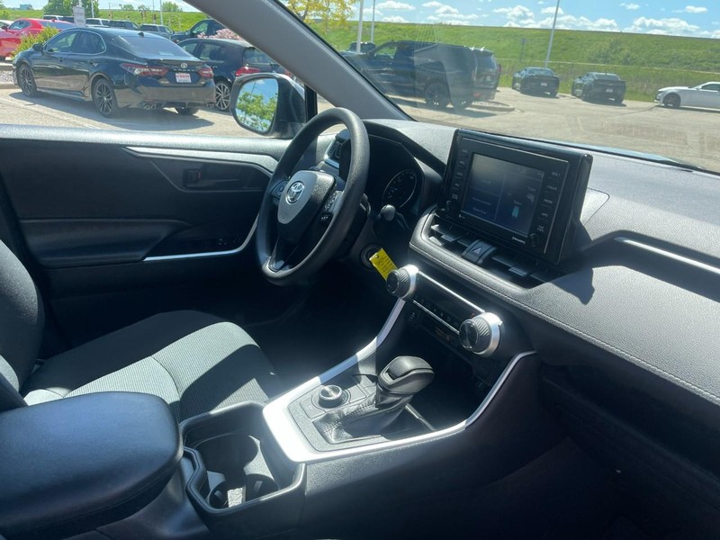 Toyota RAV4 Hybrid Vehicle Image 10