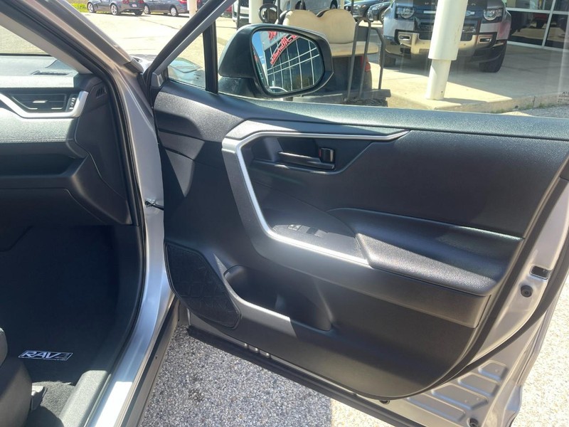 Toyota RAV4 Hybrid Vehicle Image 12