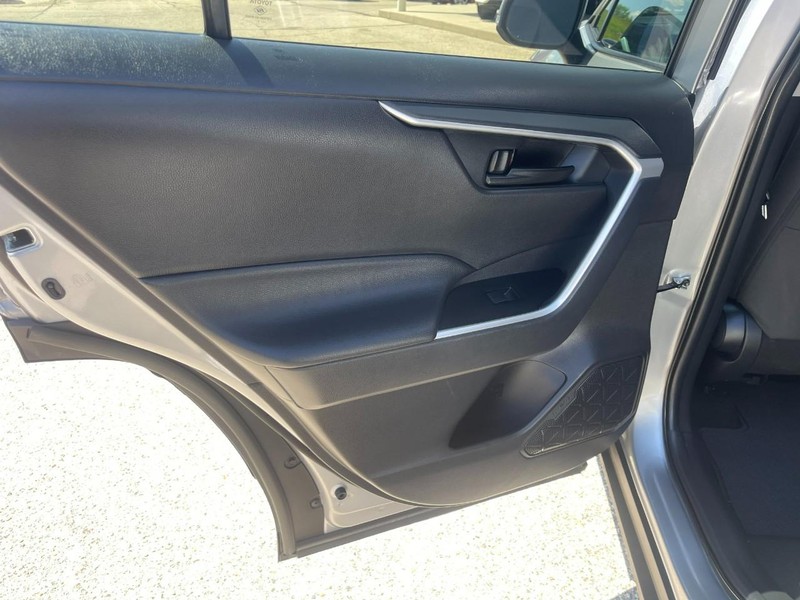 Toyota RAV4 Hybrid Vehicle Image 18
