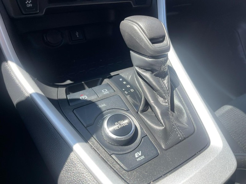 Toyota RAV4 Hybrid Vehicle Image 23