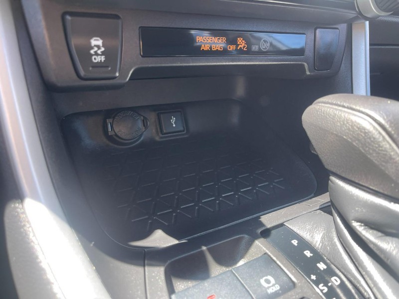 Toyota RAV4 Hybrid Vehicle Image 24