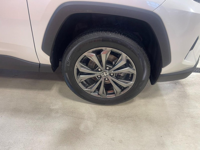 Toyota RAV4 Hybrid Vehicle Image 07