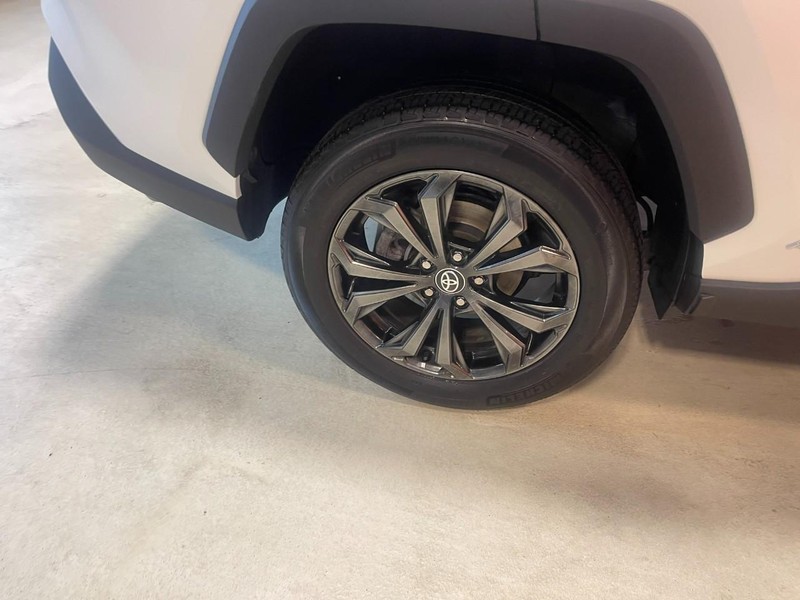 Toyota RAV4 Hybrid Vehicle Image 08
