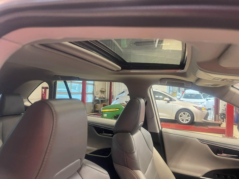 Toyota RAV4 Hybrid Vehicle Image 10