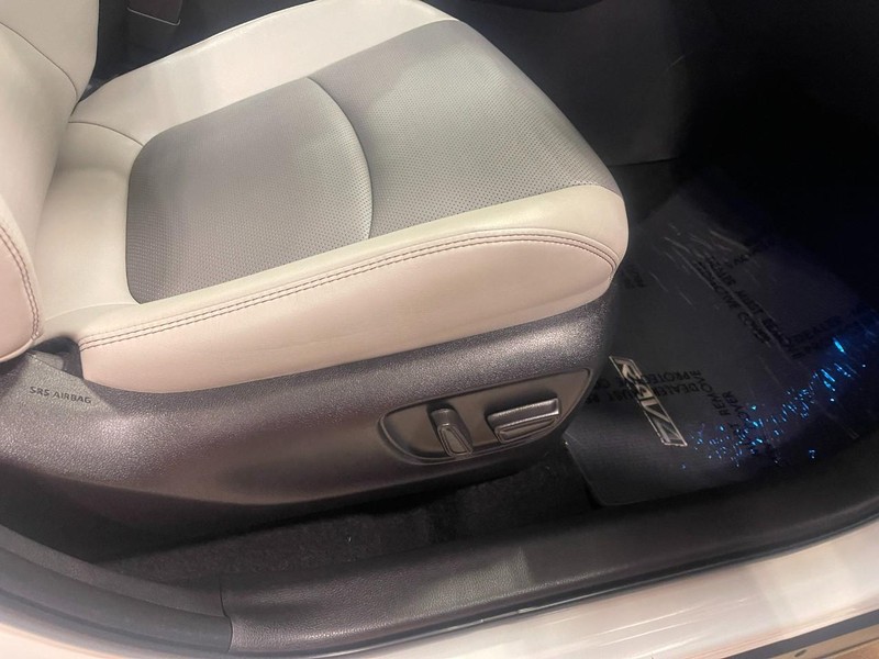Toyota RAV4 Hybrid Vehicle Image 12