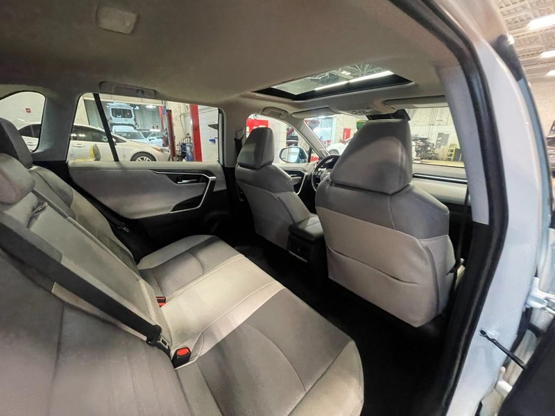 Toyota RAV4 Hybrid Vehicle Image 15