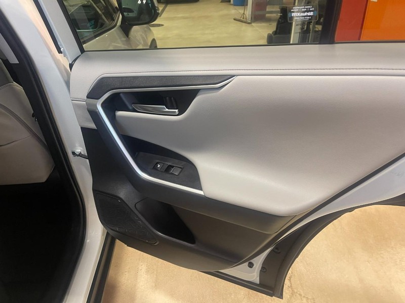 Toyota RAV4 Hybrid Vehicle Image 16