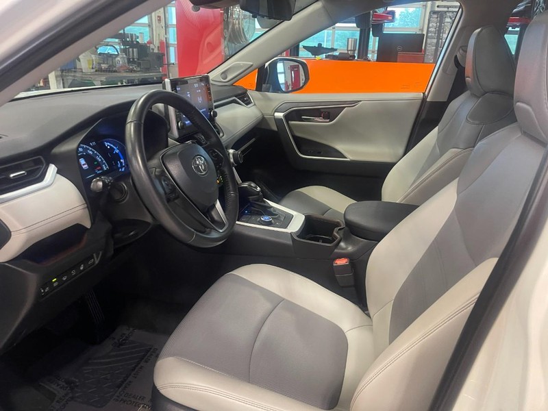 Toyota RAV4 Hybrid Vehicle Image 21