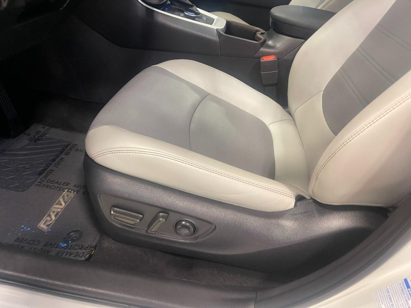 Toyota RAV4 Hybrid Vehicle Image 22