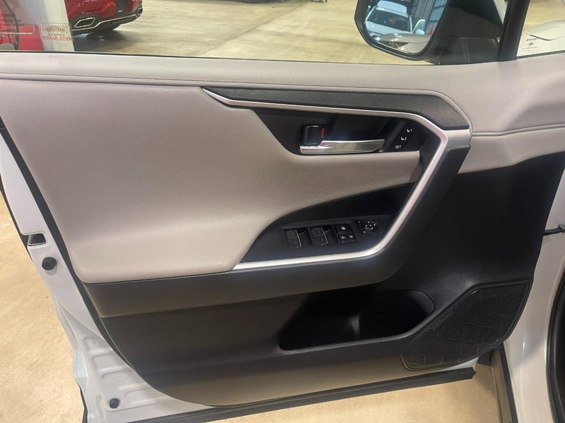 Toyota RAV4 Hybrid Vehicle Image 24