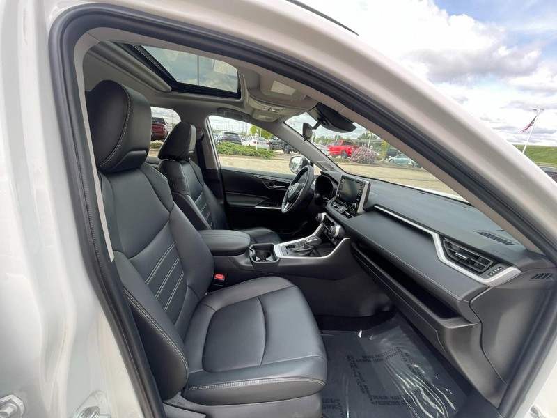 Toyota RAV4 Vehicle Image 08