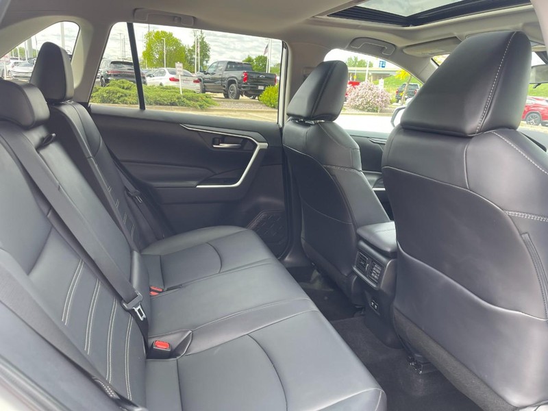 Toyota RAV4 Vehicle Image 10