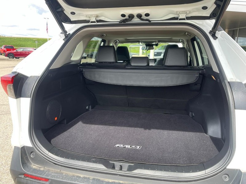 Toyota RAV4 Vehicle Image 13
