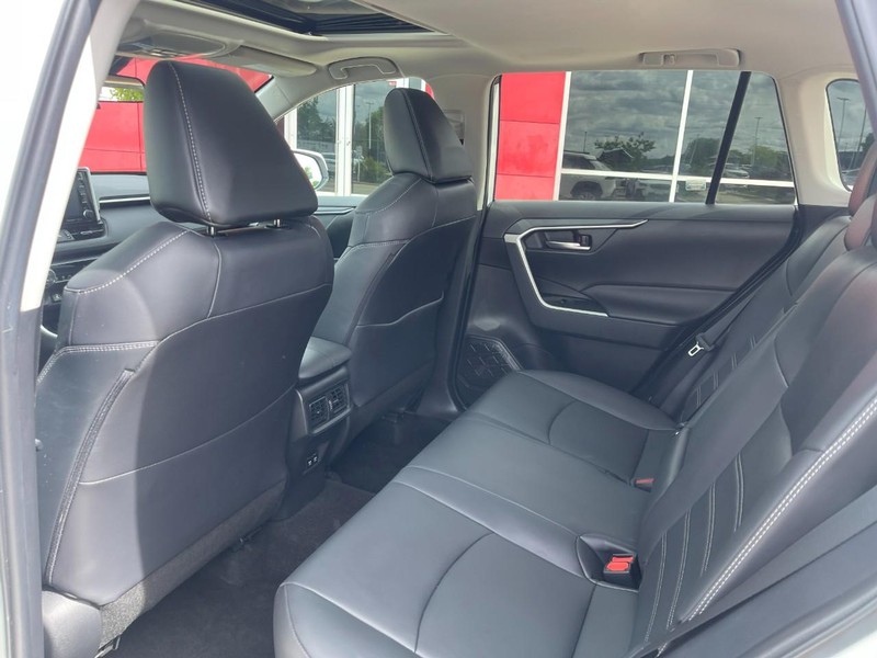 Toyota RAV4 Vehicle Image 15