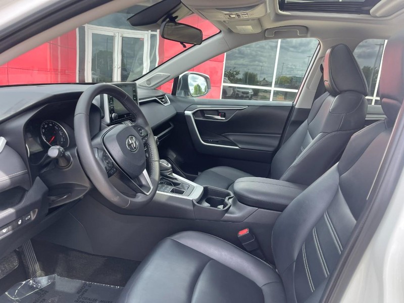 Toyota RAV4 Vehicle Image 17