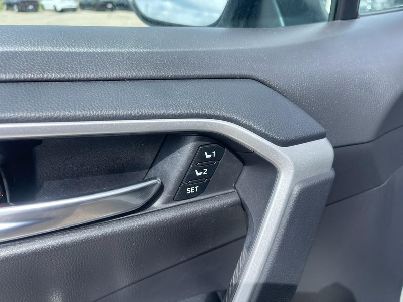 Toyota RAV4 Vehicle Image 20