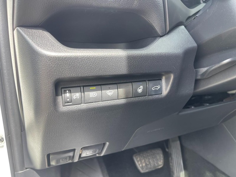 Toyota RAV4 Vehicle Image 21