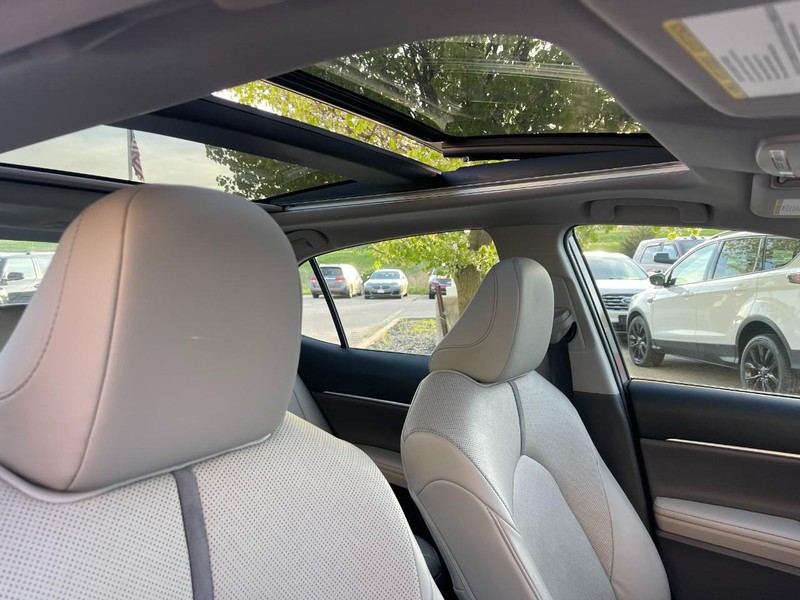 Toyota Camry Vehicle Image 10
