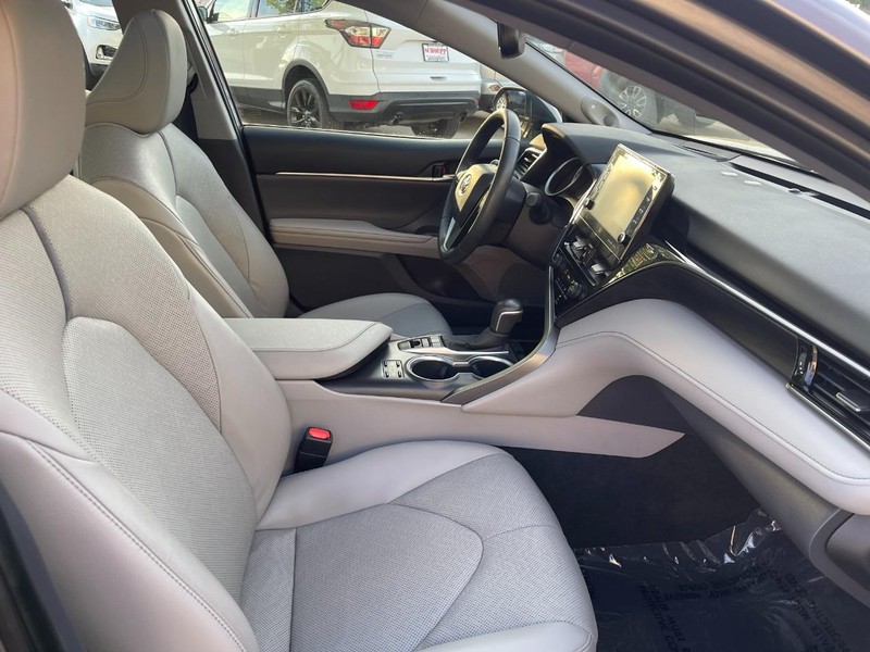 Toyota Camry Vehicle Image 11