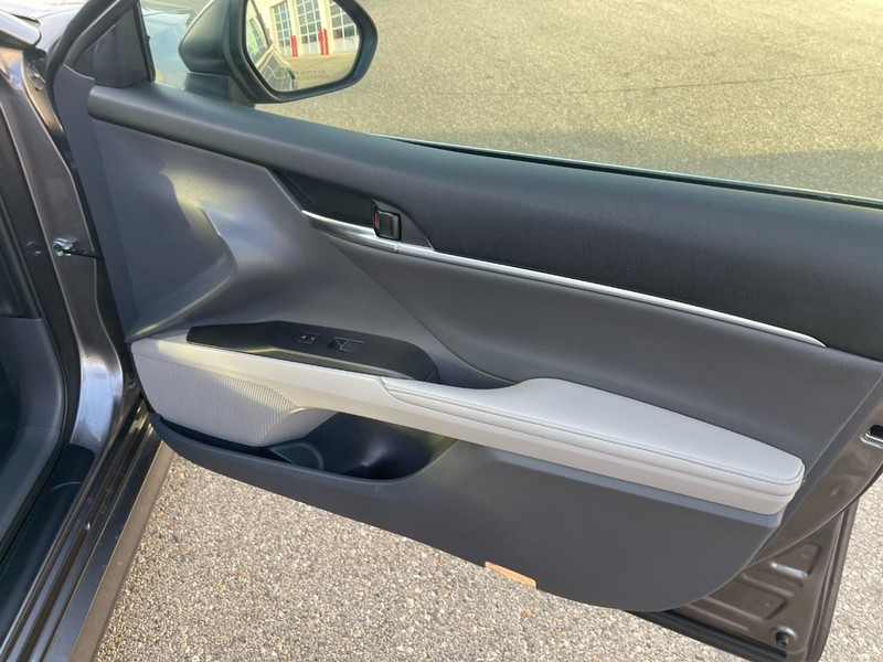 Toyota Camry Vehicle Image 13