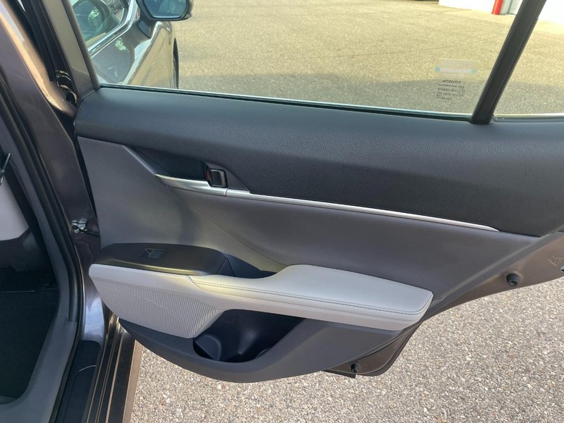 Toyota Camry Vehicle Image 16