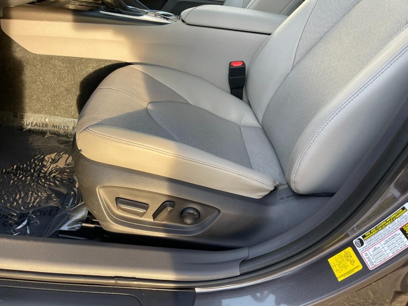 Toyota Camry Vehicle Image 21