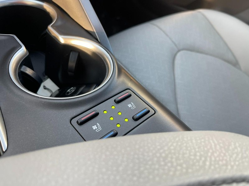 Toyota Camry Vehicle Image 25